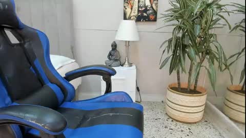 Snapshot of roan_birkin chatting on May 2026 07:26:02 PM Roan Birkin online show from May 2026 07:26:02 PM