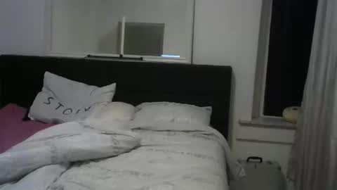 Snapshot of rober10000 chatting on November 2025 05:28:02 AM rober10000 online show from November 2025 05:28:02 AM