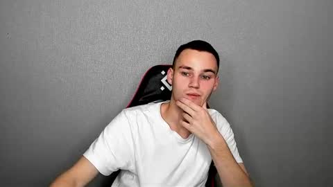 robert10211 online show from November 2025 03:28:01 AM