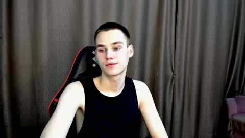 robert10211 online show from December 2025 03:49:02 PM