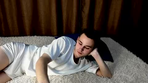 robert10211 online show from March 2026 10:44:01 AM