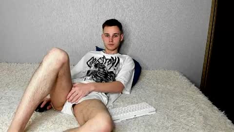 robert10211 online show from April 2026 05:50:02 PM