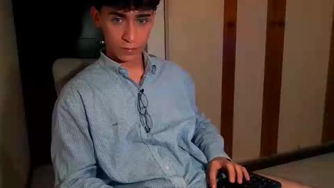 Snapshot of roberthalv chatting on October 2025 06:45:01 AM ROBERTH online show from October 2025 06:45:01 AM