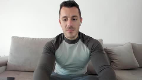 roberto4ever online show from February 2025 12:37:01 PM