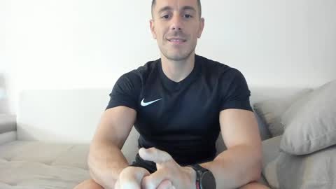 Snapshot of roberto4ever chatting on April 2026 08:51:01 AM roberto4ever online show from April 2026 08:51:01 AM
