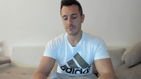Snapshot of roberto4ever chatting on May 2026 11:04:02 AM roberto4ever online show from May 2026 11:04:02 AM