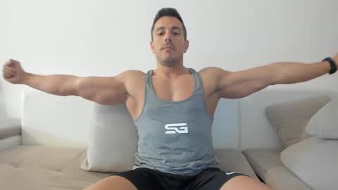 Snapshot of roberto4ever chatting on May 2026 05:12:01 AM roberto4ever online show from May 2026 05:12:01 AM