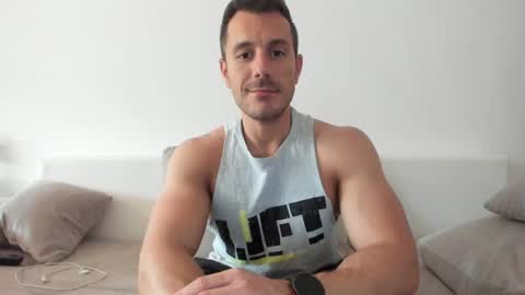 Snapshot of roberto4ever chatting on June 2026 11:23:01 AM roberto4ever online show from June 2026 11:23:01 AM