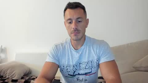 roberto4ever online show from July 2026 08:08:01 AM
