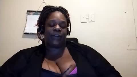 Snapshot of robertswhitney52 chatting on December 2025 10:48:02 PM robertswhitney52 online show from December 2025 10:48:02 PM