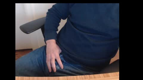 Snapshot of robidan6923 chatting on February 2025 02:32:01 PM robidan6923 online show from February 2025 02:32:01 PM