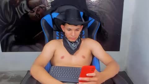 Snapshot of robin_lenox chatting on December 2024 04:17:01 PM Robin online show from December 2024 04:17:01 PM