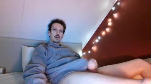 Robin online show from December 2024 06:05:01 PM