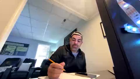 Snapshot of roblatino12 chatting on December 2025 05:29:01 PM roblatino12 online show from December 2025 05:29:01 PM