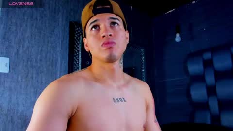 rocco_santos online show from April 2026 06:13:02 PM