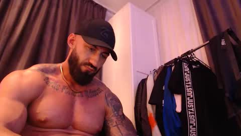 roccoomuscles online show from October 2025 08:27:02 PM