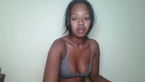rochellinah online show from May 2026 01:06:02 PM
