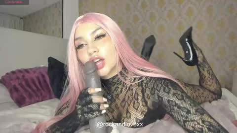 Samantha Estephania  online show from May 2026 07:05:01 AM