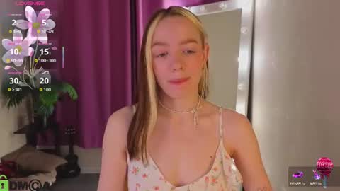 Snapshot of rockett_bunny chatting on June 2026 12:44:01 AM Rockett online show from June 2026 12:44:01 AM