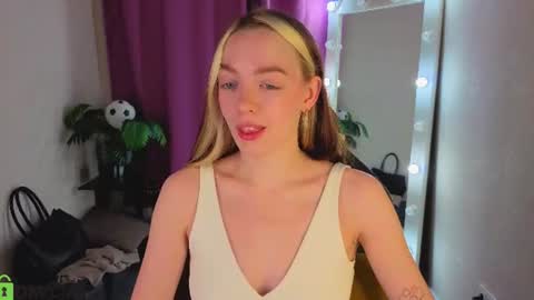 Snapshot of rockett_bunny chatting on June 2026 10:30:01 PM Rockett online show from June 2026 10:30:01 PM