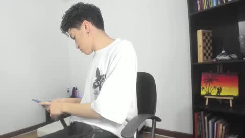 Snapshot of rofflust chatting on February 2026 05:04:01 AM Roff Lust online show from February 2026 05:04:01 AM