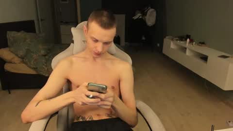 Snapshot of romeo_mercy chatting on February 2025 02:22:02 PM Romeo online show from February 2025 02:22:02 PM