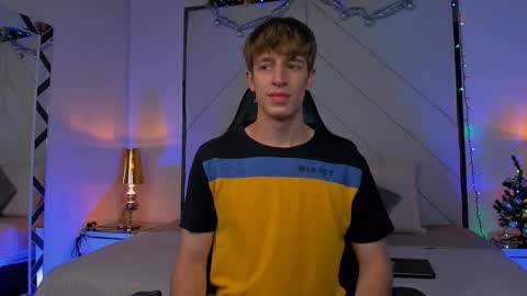 Snapshot of romeo_ricci1 chatting on December 2025 04:25:02 PM Romeo Ricci online show from December 2025 04:25:02 PM