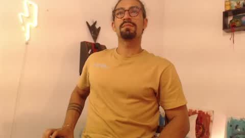 Snapshot of romeocolin_ chatting on June 2026 03:42:01 AM R O M E O online show from June 2026 03:42:01 AM