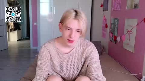 Snapshot of ron_vilss chatting on May 2026 04:40:01 AM Ron online show from May 2026 04:40:01 AM