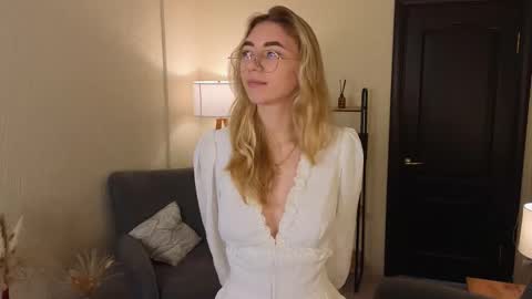 Emma online show from October 2025 07:50:02 AM