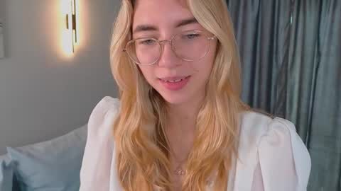 Emma online show from October 2025 03:02:02 PM