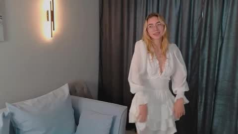 Emma online show from October 2025 06:25:01 AM
