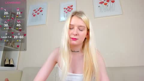 Snapshot of rosa_mariposa_ chatting on March 2025 09:46:02 PM Rosa online show from March 2025 09:46:02 PM