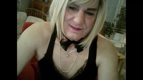 Snapshot of rosa_teevee chatting on March 2025 09:48:02 PM Tina online show from March 2025 09:48:02 PM