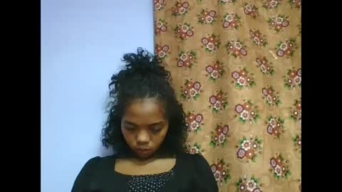 rosah225127 online show from April 2026 05:30:01 PM