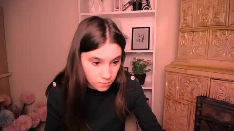 Snapshot of rosalais_ chatting on April 2026 06:49:02 AM Rose online show from April 2026 06:49:02 AM