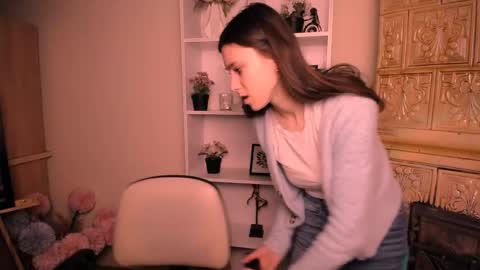 Snapshot of rosalais_ chatting on April 2026 06:16:01 AM Rose online show from April 2026 06:16:01 AM