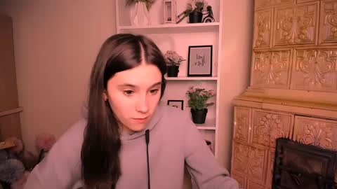 Snapshot of rosalais_ chatting on April 2026 06:07:02 AM Rose online show from April 2026 06:07:02 AM