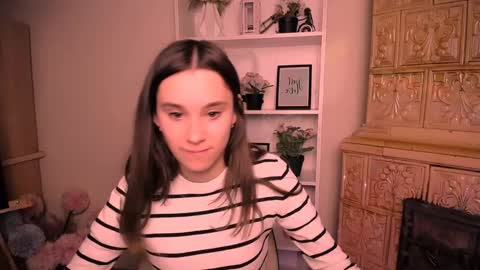 Snapshot of rosalais_ chatting on April 2026 06:50:01 AM Rose online show from April 2026 06:50:01 AM