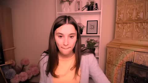 Snapshot of rosalais_ chatting on April 2026 06:31:02 AM Rose online show from April 2026 06:31:02 AM