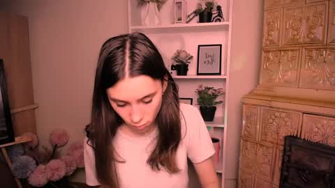 Snapshot of rosalais_ chatting on May 2026 06:41:02 AM Rose online show from May 2026 06:41:02 AM
