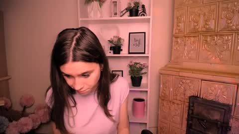 Snapshot of rosalais_ chatting on May 2026 06:31:02 AM Rose online show from May 2026 06:31:02 AM