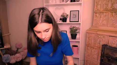 Snapshot of rosalais_ chatting on June 2026 06:04:01 AM Rose online show from June 2026 06:04:01 AM
