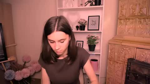 Snapshot of rosalais_ chatting on June 2026 07:03:02 AM Rose online show from June 2026 07:03:02 AM