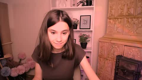 Snapshot of rosalais_ chatting on June 2026 06:42:02 AM Rose online show from June 2026 06:42:02 AM