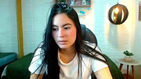 Snapshot of rosaliea chatting on May 2026 04:09:01 AM R O S A L I A online show from May 2026 04:09:01 AM