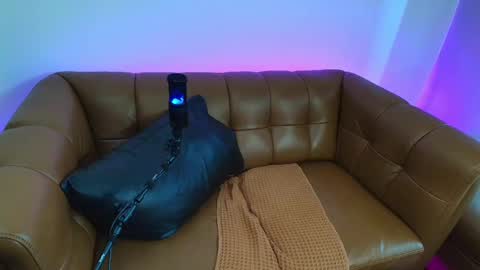 Snapshot of rosaliecaine chatting on October 2025 06:16:02 PM Rosalie Caine online show from October 2025 06:16:02 PM