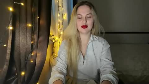 Rosali online show from October 2025 03:13:01 PM