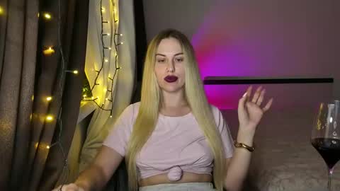 Rosali online show from November 2025 03:22:01 PM