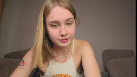 Snapshot of rosalina0230 chatting on June 2026 05:18:01 AM rosalina online show from June 2026 05:18:01 AM